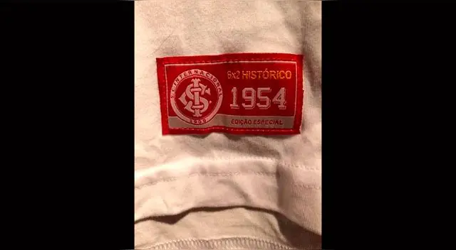 Paolo Guerrero: Inter de Porto Alegre plantea relanzar camiseta de 1954 parecido a Perú │ FOTOS Paolo Guerrero: Inter de Porto Alegre plantea relanzar camiseta de 1954 parecido a Perú │ FOTOS