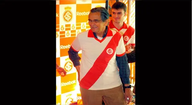 Paolo Guerrero: Inter de Porto Alegre plantea relanzar camiseta de 1954 parecido a Perú │ FOTOS Paolo Guerrero: Inter de Porto Alegre plantea relanzar camiseta de 1954 parecido a Perú │ FOTOS