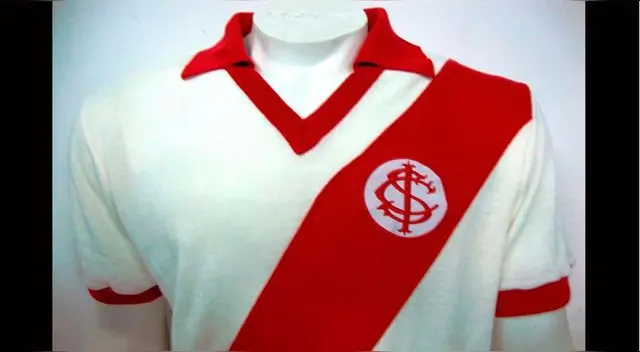 Paolo Guerrero: Inter de Porto Alegre plantea relanzar camiseta de 1954 parecido a Perú │ FOTOS Paolo Guerrero: Inter de Porto Alegre plantea relanzar camiseta de 1954 parecido a Perú │ FOTOS