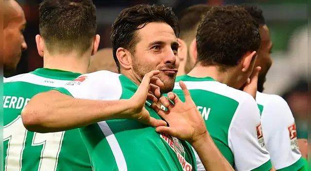Claudio Pizarro recibió elogios del excampeón del mundo con Alemania. Foto: EFE Claudio Pizarro recibió elogios del excampeón del mundo con Alemania. Foto: EFE