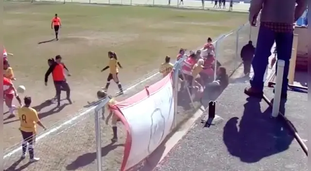 Universitario y Libertad protagonizaron batalla campal en liga de fútbol femenino cordobés | VIDEO Universitario y Libertad protagonizaron batalla campal en liga de fútbol femenino cordobés | VIDEO