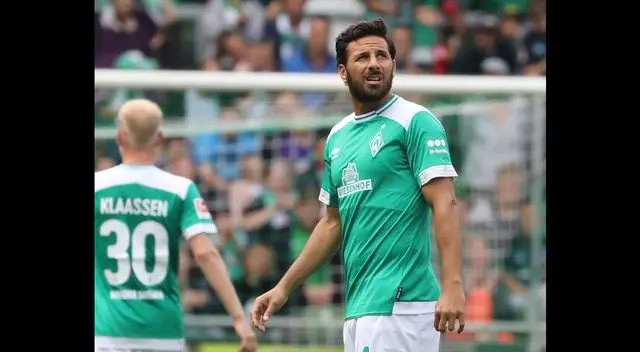 Claudio Pizarro jugó la última temporada en el Colonia. 