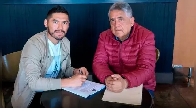 Joel Sánchez, durante la firma de su contrato por Melgar. Joel Sánchez, durante la firma de su contrato por Melgar.