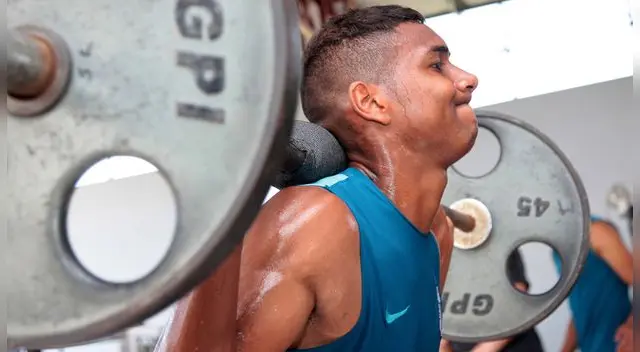 Aldair Fuentes, durante un entrenamiento de Alianza Lima.