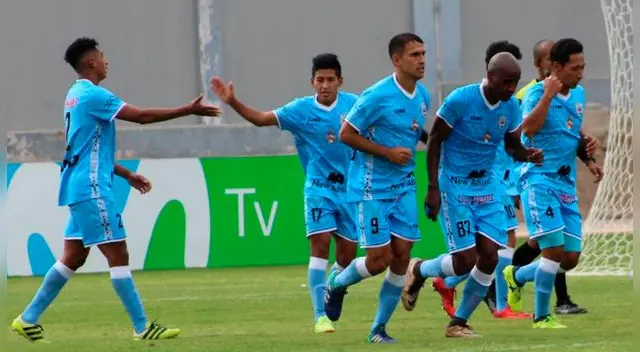 Jugadores de Binacional celebran un gol en el Estadio 25 de Noviembre. Jugadores de Binacional celebran un gol en el Estadio 25 de Noviembre.