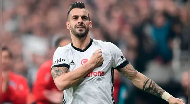 Álvaro Negredo anota agónico gol con Besiktas en el último minuto en Europa League 2018