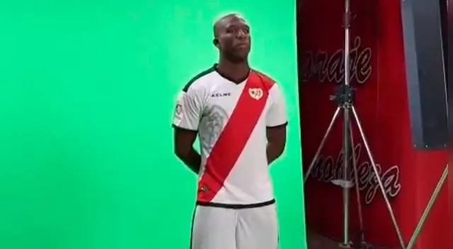 Luis Advíncula protagoniza sesión de fotos de Rayo Vallecano [VIDEO]