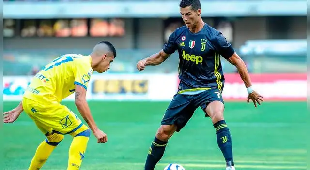 Cristiano Ronaldo casi anota en su primer tiro libre con Juventus [VIDEO] 