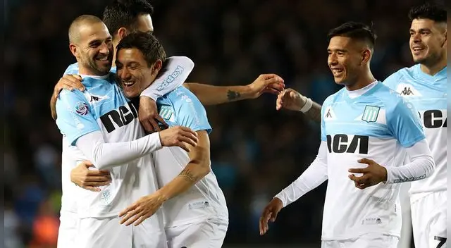 Vélez cayó 2-0 ante Racing por la Superliga Argentina.