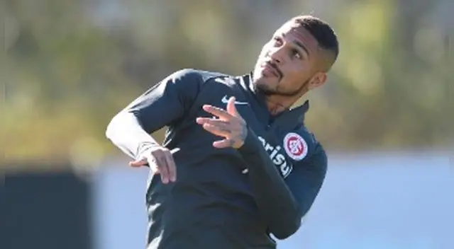 Paolo Guerrero, durante un entrenamiento del Inter de Porto Alegre.