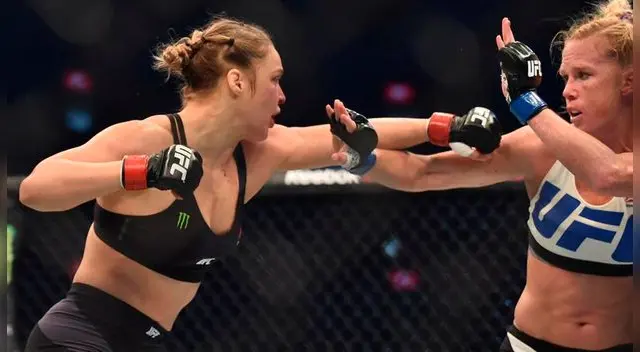 Ronda Rousey, 'La mujer más mala del planeta' se transformó en la Campeona Femenil de Raw.  
