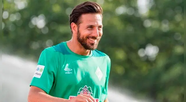 Claudio Pizarro recibió tremendo regalo del Werder Bremen Claudio Pizarro recibió tremendo regalo del Werder Bremen