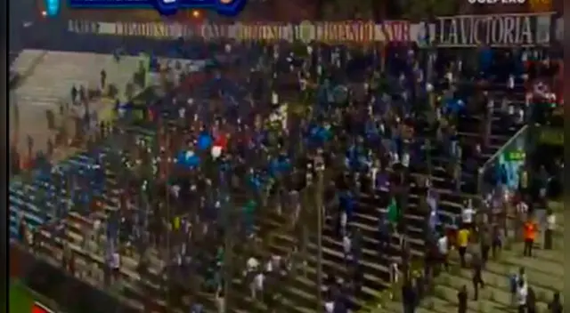 Alianza Lima vs UTC: Gas pimienta demoró el inicio del partido. Alianza Lima vs UTC: Gas pimienta demoró el inicio del partido.
