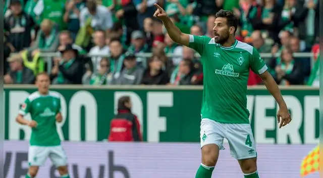 Claudio Pizarro se perdió gol en el partido entre Werder Bremen y Hannover