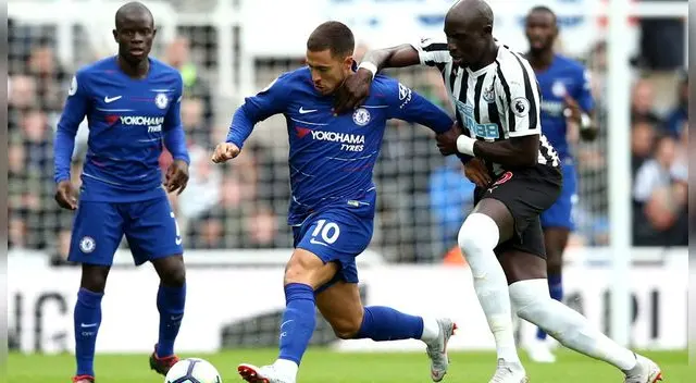 Eden Hazard abrió la cuenta en su visita al Newcastle.