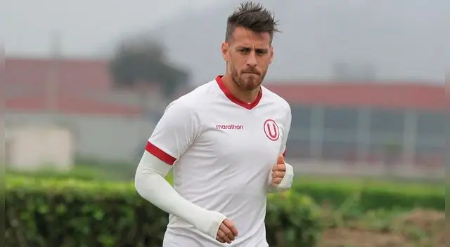 Germán Denis, durante un entrenamiento de Universitario.
