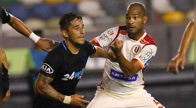 Alberto Rodríguez enfrentando a Alianza Lima.