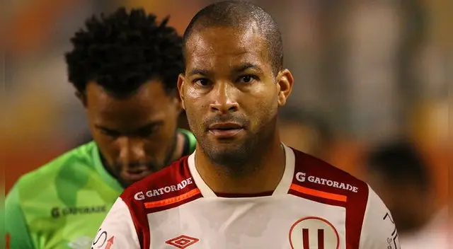 Alberto Rodríguez, antes de un partido de Universitario.