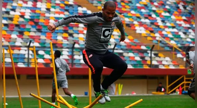 Alberto Rodríguez, durante un entrenamiento de Universitario.