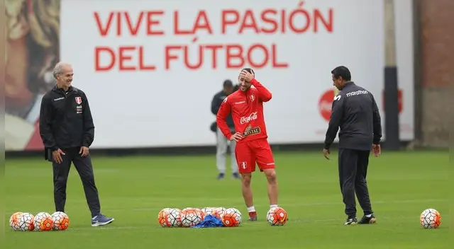 Marcelo Márquez, Horacio Calcaterra y Nolberto Solano durante un entrenamiento en la Videna.
