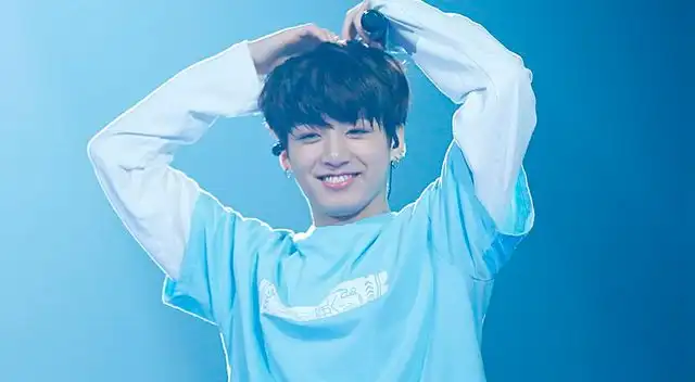 Jeon Jungkook, cantantes de BTS nació el uno de septiembre de 1997 y, dado que ya es ese día en Corea del Sur, sus seguidoras han empezado a celebrar en redes sociales.