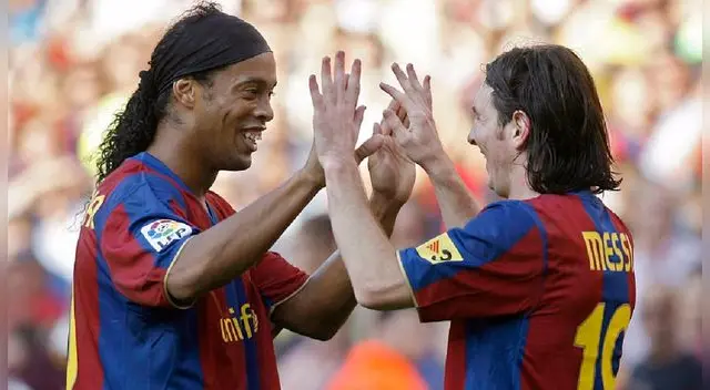 Ronaldinho celebra un gol con Lionel Messi en el Barcelona. Ronaldinho celebra un gol con Lionel Messi en el Barcelona.
