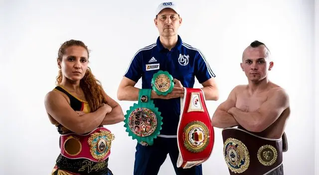Raja Amasheh y el campeón europeo invicto Mirco Martin junto al entrenador Dominic Chico Raja Amasheh y el campeón europeo invicto Mirco Martin junto al entrenador Dominic Chico