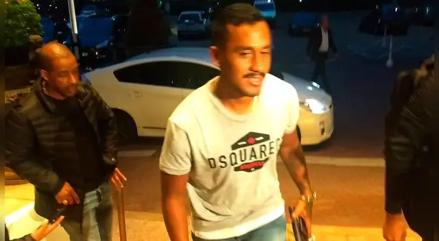 Renato Tapia, durante su llegada al Hilton Amsterdam. Renato Tapia, durante su llegada al Hilton Amsterdam.
