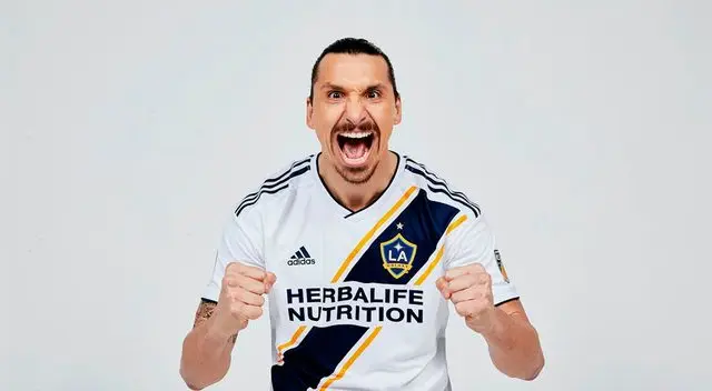 Zlatan Ibrahimovic, con 36 años, permanece en el Top 100 del FIFA 19. Zlatan Ibrahimovic, con 36 años, permanece en el Top 100 del FIFA 19.