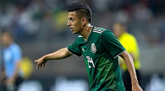 Manchester United compraría al mexicano Roberto Alvarado