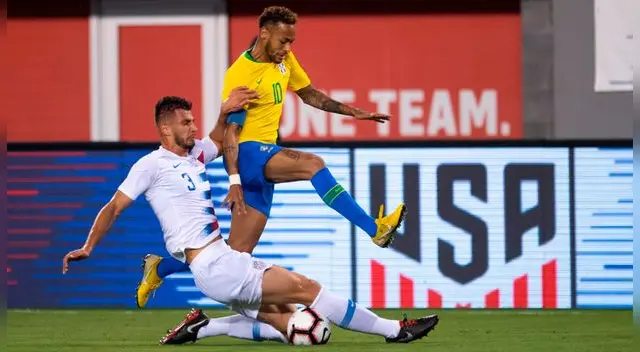 Neymar hizo una espectacular jugada frente a la defensa de Estados Unidos.