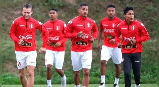 El plantel de la Selección Peruana tuvo último entrenamiento de cara al partido ante Alemania. El plantel de la Selección Peruana tuvo último entrenamiento de cara al partido ante Alemania.