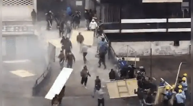 Alianza Lima: hinchas blanquiazules protagonizan batalla campal en Matute contra integrantes de Iglesia Aposento Alto | VIDEO