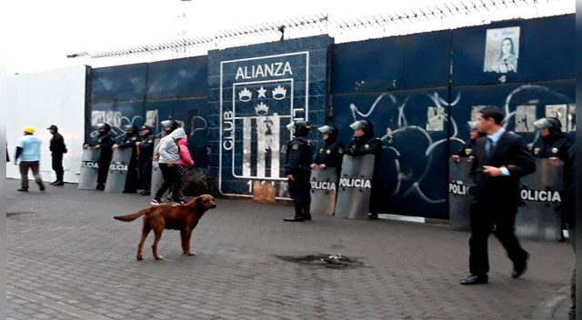 Alianza Lima EN VIVO: Evangélicos del 'Aposento Alto' toman Estadio Matute aduciendo ser dueños │ FÚTBOL PERUANO Alianza Lima EN VIVO: Evangélicos del 'Aposento Alto' toman Estadio Matute aduciendo ser dueños │ FÚTBOL PERUANO