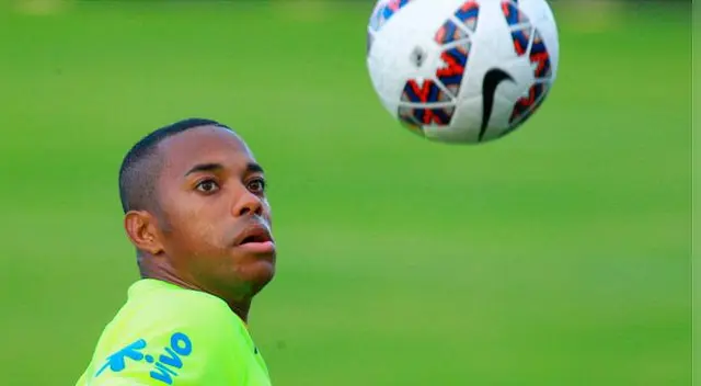 Robinho participando de un entrenamiento con la Selección de Brasil en el 2015.