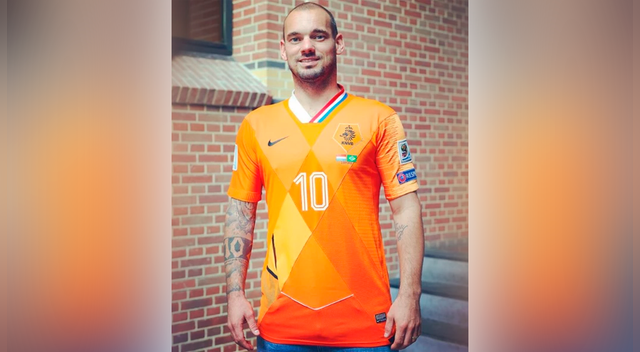 Perú vs Holanda: Wesley Sneijder recibe camiseta con trozos de todos sus partidos como seleccionado │ FOTOS Perú vs Holanda: Wesley Sneijder recibe camiseta con trozos de todos sus partidos como seleccionado │ FOTOS