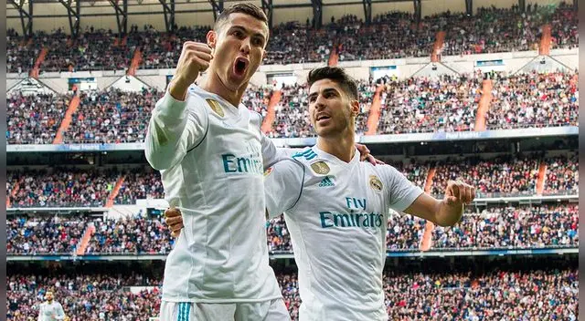 Cristiano Ronaldo y Marco Asensio celebran un gol del Real Madrid.