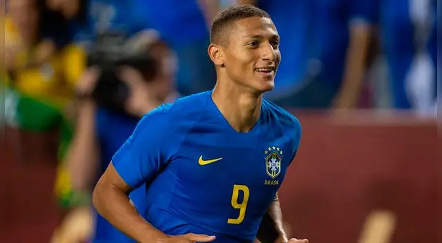 Richarlison celebra uno de sus goles con Brasil ante El Salvador.