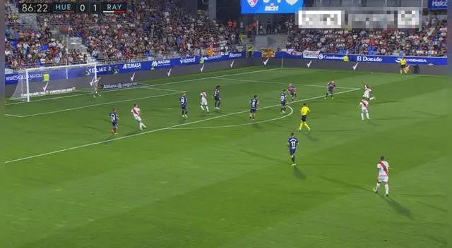 Luis Advíncula y su magistral remate al travesaño en el Rayo Vallecano vs Huesca.
