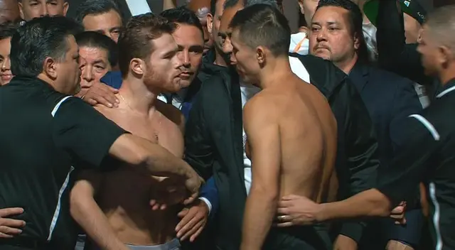 La ceremonia de pesaje entre Canelo y Golovkin dejó un tenso cara a cara. Ambos se medirá mañana en una superpelea en el Arena T- Mobile.