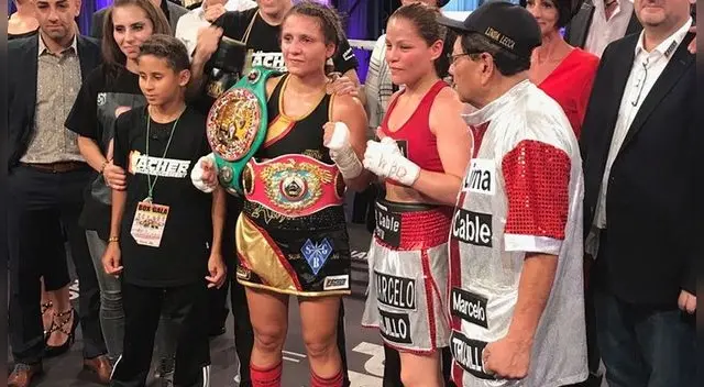 Linda Lecca cayó ante Raja Amasheh por el título supermosca de la OMB. Linda Lecca cayó ante Raja Amasheh por el título supermosca de la OMB.