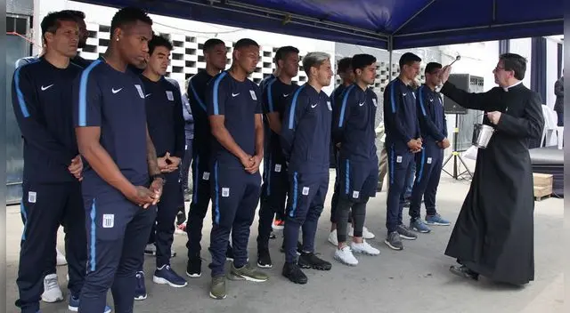 Alianza Lima vs Sporting Cristal: Los dirigidos por Pablo Bengoechea participaron de una misa previo a su encuentro contra los celestes. Alianza Lima vs Sporting Cristal: Los dirigidos por Pablo Bengoechea participaron de una misa previo a su encuentro contra los celestes.