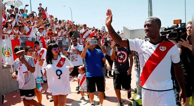 ¡Todos se rinden ante él! Luis Advíncula no para de recibir elogios en todas partes del mundo