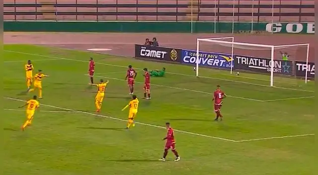 Jesús Castillo aprovechó un error en defensa de Corzo y puso el 1 a 0 durante el Universitario vs Cantolao. Jesús Castillo aprovechó un error en defensa de Corzo y puso el 1 a 0 durante el Universitario vs Cantolao.
