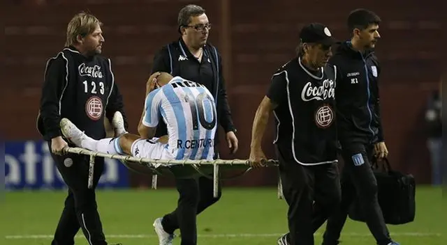 Ricardo Centurión jugó cinco minutos y salió lesionado en la victoria de Racing Club Ricardo Centurión jugó cinco minutos y salió lesionado en la victoria de Racing Club