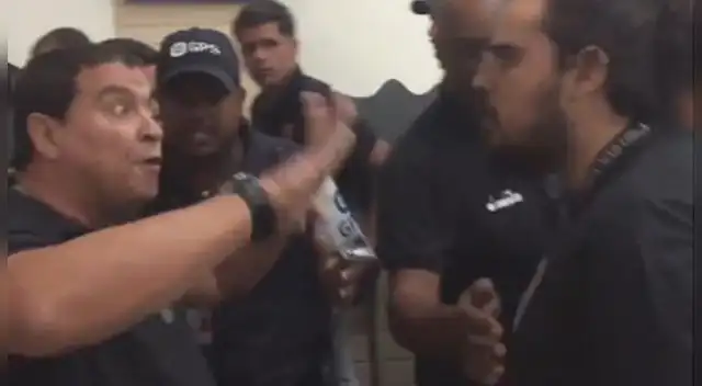  Brasileirao: Violento cruce entre hinchas y jugadores del Vasco Da Gama se suscitó a la llegada al aeropuerto | VIDEO