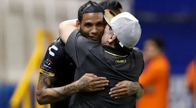 El nuevo engreído del Diego: Maradona y su "humilde" regalo a la figura del Dorados de México