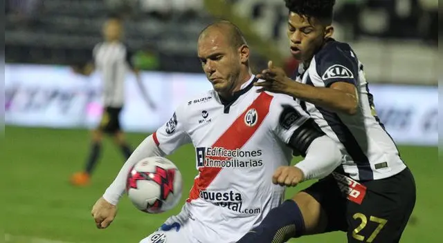 Adrián Zela y Kevin Quevedo, durante un Alianza Lima vs. Municipal