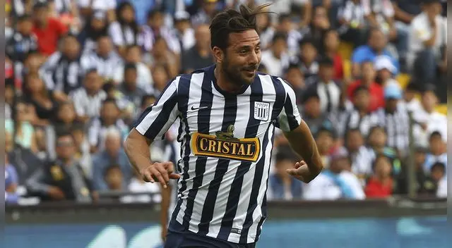 Claudio Pizarro, durante un amistoso con Alianza Lima. Claudio Pizarro, durante un amistoso con Alianza Lima.