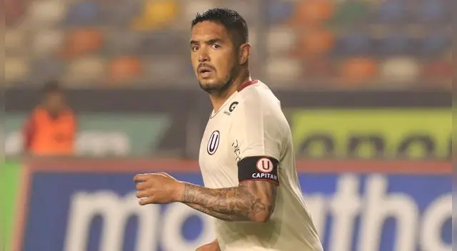 Juan Manuel Vargas, durante un partido de Universitario.